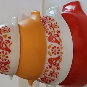 Vintage Pyrex  Friendship Pattern Cinderella Bowl Set Of 4